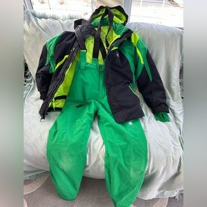 Boys Spyder Snowboard pants and coat!